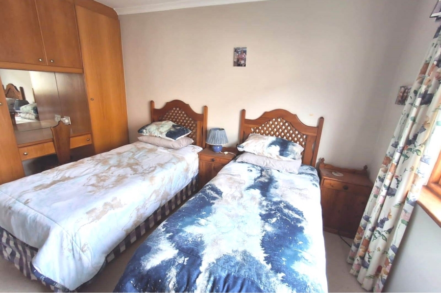6 Bedroom Property for Sale in Brenton On Sea Western Cape